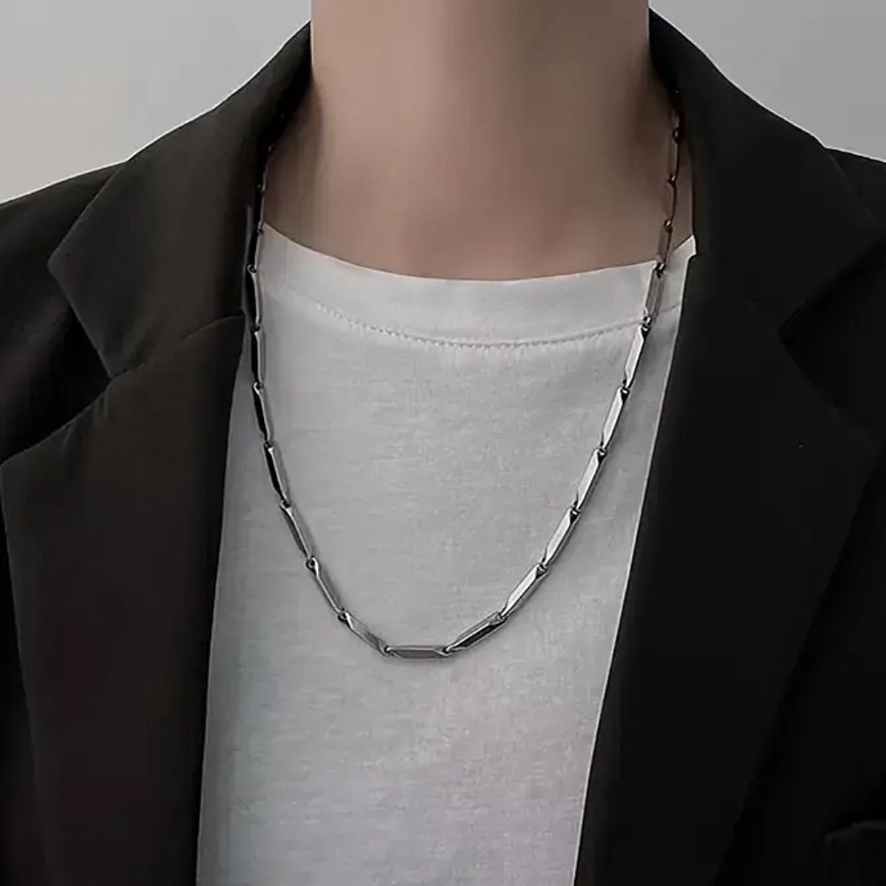 Geometric Pattern Silver Tone Necklace